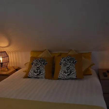 Les Demoiselles Oda ve Kahvaltı Honfleur