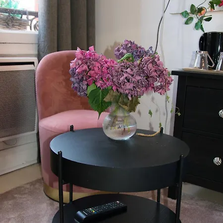 Oda ve Kahvaltı Les Demoiselles