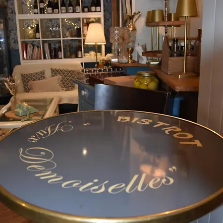 Les Demoiselles Couette-café 3*