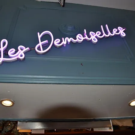 Les Demoiselles Oda ve Kahvaltı Honfleur