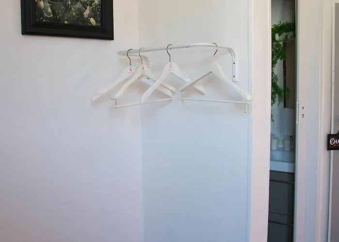 Les Demoiselles Bed and Breakfast Ονφλέρ